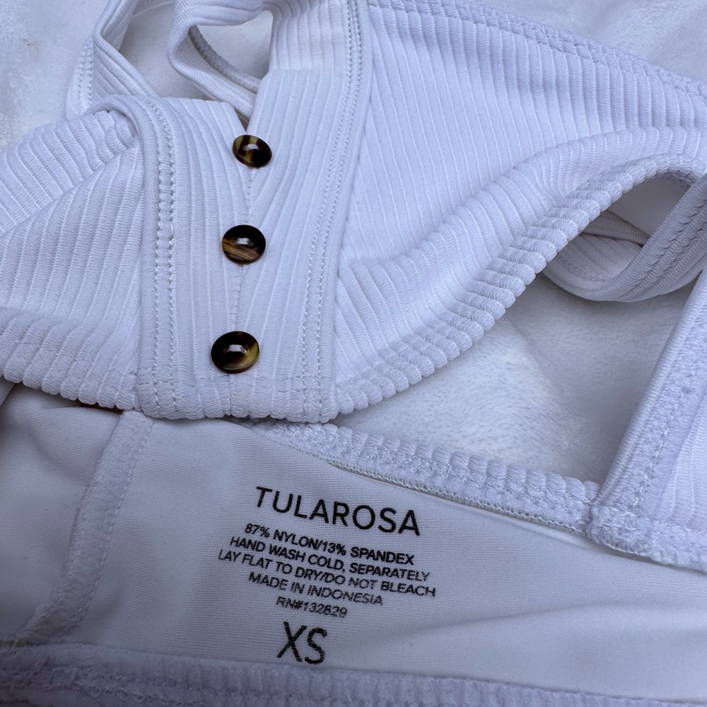 EUC Tularosa Cove Bikini Top in White. 3 buttons, ribbed fabric. Size xs - Picture 9 of 10